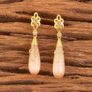 ต่างหูเซอร์โคเนียทรงลูกบาศก์คลาสสิกชุบทองหรูหรา58389เครื่องประดับสีน้ำตาลในอินเดีย - Product Image 1