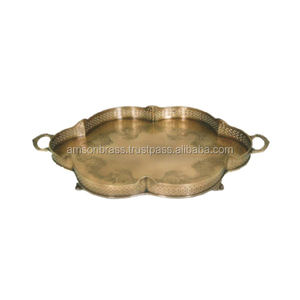Bandeja de Servicio de Latón con Asa, Bandeja Decorativa con Borde Perforado - Product Image 6