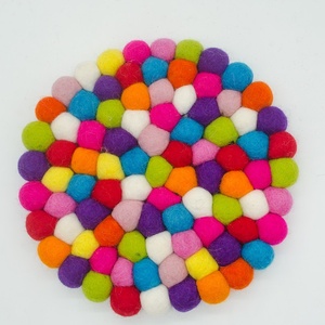 Dessous de plat FT2-006 en feutre de 2cm 200 grammes 100% laine néo-zélandaise écologique feutrée à la main par des femmes népalaises Artisans du Népal - Product Image 2