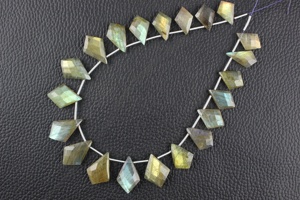 Labradorita Natural facetado diseñador forma azul Flash Briolette cuentas hacer joyería hecha a mano al por mayor - Product Image 4