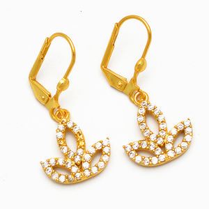 Boucles d'oreilles Cilp-On en zircone cubique à motif de fleurs Bijoux en argent sterling 925 Boucles d'oreilles à la mode plaquées or pour femmes - Product Image 2