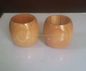 Anéis de guardanapo de madeira acabados com polimento brilhante, alta qualidade
