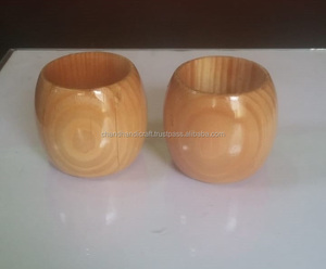 Servilleteros de madera acabados con esmalte brillante, alta calidad - Product Image 1