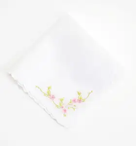 Pañuelo bordado a mano con tema de flores