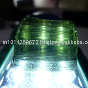 Pierre de tourmaline verte rose, naturelle - Product Image 1