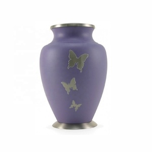 Urne funéraire en laiton gravée de papillon Urne commémorative de crémation de concepteur pour les cendres humaines au prix de gros - Product Image 2