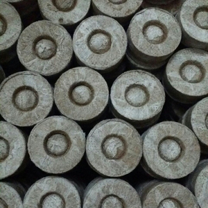 DISQUES COCO COIR/TOURBE COCO/BRIQUE COCO COIR POUR LA PLANTATION - Product Image 1