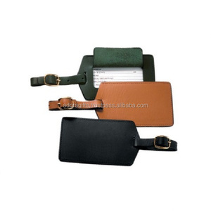 Étiquettes à bagages personnalisées en cuir pour cadeaux de mariage - Product Image 1