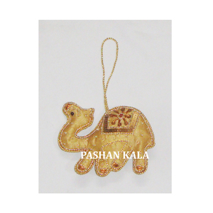 Adornos Navideños Colgantes con Diseño Exclusivo en Forma de Camello del Desierto - Product Image 1