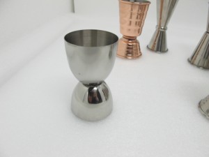 Dosificador de Bebidas Metálico Moderno con Acabado Arcoíris, Herramienta de Bar para Cócteles, Reutilizable - Product Image 4