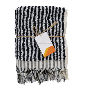 Petite serviette de cuisine à main à rayures noires et blanches, Peshkir, Pestemal turc, cadeau de décoration d'intérieur de pendaison de crémaillère Hot seller Handloomed Turkiye. - Product Image 2