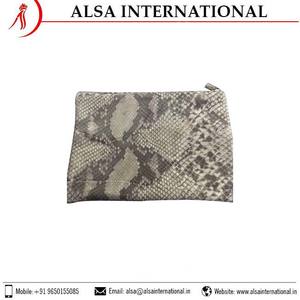 กระเป๋าเครื่องสำอางหนังแบบมีซิปปิดแบบพกพาดีไซน์ลายการ์ตูน - Product Image 4