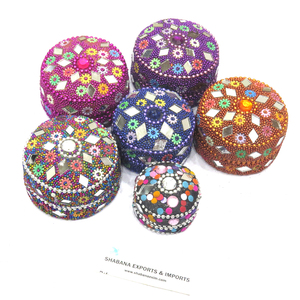 Boîte à bijoux décorative de fabrication indienne, coffret de faveur pour mariage, Rajasthani bibelot, 30 pièces - Product Image 1