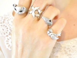 แหวนนิ้วกลางสำหรับคนรักสัตว์เลี้ยงทำจากโลหะรูปปีกผีเสื้อเพื่อเป็นของขวัญแฟชั่นสำหรับเจ้าของสัตว์เลี้ยงบินได้ - Product Image 4