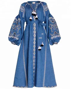 最新设计刺绣长长的蓝色颜色女装.手工制作白色绣花乌克兰连衣裙