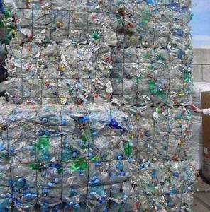 Copos de botellas de plástico reciclado para mascotas azul y transparente en colores blanco y azul - Product Image 2