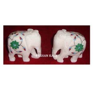 Figure d'éléphant en marbre blanc avec incrustation de malachite - Product Image 1