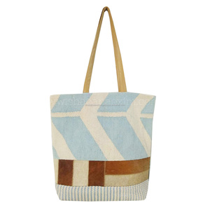 Vente en gros de trousses de maquillage pour dames Nouvelle collection de sacs à bandoulière de bohème Broderie à fermeture éclair pour les achats quotidiens - Product Image 4