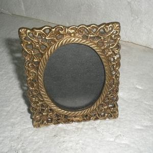 กรอบรูปวงกลมทองเหลืองโบราณที่ได้รับการออกแบบอย่างมีสไตล์ใน4X6 "ถึง8X10" ขนาด - Product Image 1