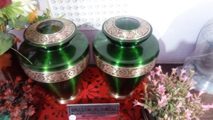 โกศทองเหลืองสลักรูปศพสีเขียวสไตล์อเมริกัน - Product Image 3