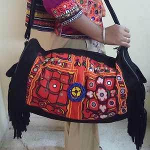 Sac de voyage unisexe en tissu suédé Banjara Bandoulière en coton recyclé Broderie Fermeture éclair Décontracté pour l'été Automne Printemps - Product Image 3