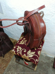 Catégorie de Produits Sac à dos durable et élégant en cuir véritable marron marocain avec doublure - Product Image 3