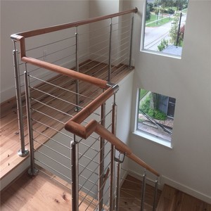 Ringhiera in Cavo d'Acciaio Inox con Corrimano in Legno - Product Image 3