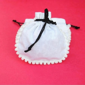 Pochette indienne en coton blanc fait à la main petit cadeau de mariage sac de faveur cordon Logo personnalisable conteneur de stockage de bijoux en gros - Product Image 1