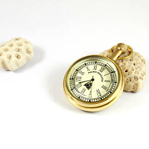 Montre de poche en laiton antique avec chaîne en alliage Souvenir classique en verre monobloc pour affichage de bureau cadeaux promotionnels SAIPW826 - Product Image 1