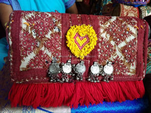 "Bolso de mano tipo Cartera de diseñador cruzado para mujer, venta al por mayor, Guru Kirpa Export House" - Product Image 2