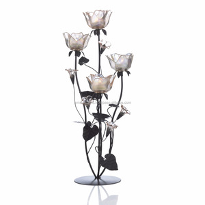 Candelabro de Metal de tres brazos, Base de madera, t-lite - Product Image 5