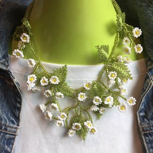 Collier ras du cou tendance pour enfants, style bohème, avec fleur blanche perlée à la française, thème nautique, pour anniversaire - Product Image 1