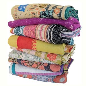 Edredón Kantha Vintage Patchwork Boho amarillo Sari Throw Bed Throw con auténtico estilo indio cómodo y elegante - Product Image 1