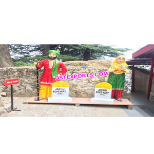 Estatuas de decoración de entrada Punjabi a la venta estatua de entrada Cultural Punjabi tradicional estatuas de fibra Sardar y Sardarni - Product Image 1