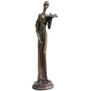 Scultura di signora con vaso in aspetto antico realizzato in ottone personalizza statua in ottone indiano Decor statue, idoli per la decorazione domestica, India