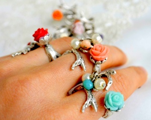 Anillo con cuentas de diamantes de corte princesa, estilo religioso, Latón chapado en plata, diseño de Rosa Floral, joyería de concha hecha, anillos de moda - Product Image 5