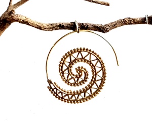 Boucles d'oreilles créoles en spirale de style bohème pour femmes en laiton avec finition couleur or pour les fêtes mariages cadeaux de fiançailles - Product Image 2