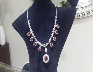 <strong>Ruby</strong> Necklace <strong>Set</strong> in 18K <strong>Gold</strong> at Best <strong>Price</strong> - Product Image 1