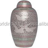 Urna de cremación Domtop marrón y dorada SUMINISTROS FUNERARIOS Brassworld India - Product Image 4