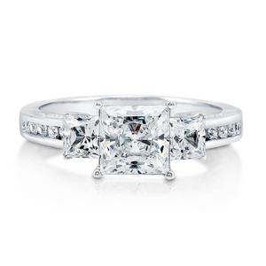 0.60TCW Anillo de compromiso para mujer con diamantes de corte princesa en oro blanco con elegante diseño de tachuelas redondas - Product Image 1