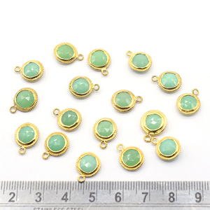 Colgantes de Plata de Ley con Bisel Chapado en Oro y Forma Redonda de Crisoprasa Calcedonia, Joyería Hecha a Mano - Product Image 3