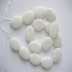 สร้อยคอหินลูกปัดทรงรีหยกสีขาวสร้อยข้อมือคริสตัลทรงรีสำหรับทำเครื่องประดับสร้อยคอคริสตัลผู้หญิงขายส่ง - Product Image 3