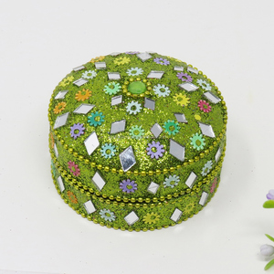 Caja de Joyería Redonda de Recuerdo, Color Morado Lacado con Brillantina, Caja de Joyería Jaipuri Hecha a Mano con Cuentas Doradas, en Existencia con Diferentes Diseños - Product Image 4