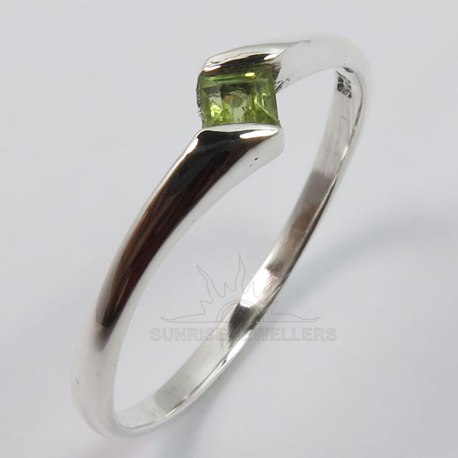 สีเขียว