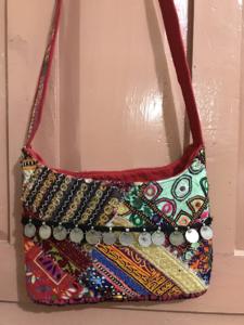 Bolso de Hombro Indio de Jaipur con Bordado de Espejo, Tela con Forro de Algodón y Diseño de Patchwork - Product Image 5