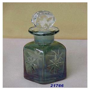 Bouteille de parfum en verre de forme carrée avec couvercle - Product Image 1