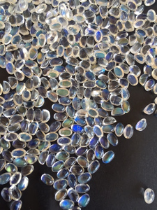 พลอยมูนสโตนสีขาวธรรมชาติประกายสีน้ำเงิน รูปทรงและขนาดคละแบบ 4-8 มม. สำหรับทำเครื่องประดับ - Product Image 3