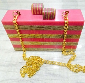 Bolso de mano con botones de resina de cristal para mujer Lametierartz con forro de satén, caja suave y decoración de diamantes de imitación con patrón de concha - Product Image 5