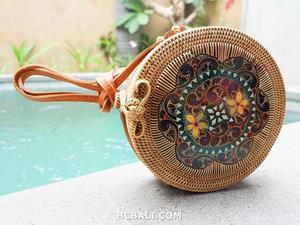 WHOLESALE ORIGINAL PRODUCTS Ethnic Straw Rattan Round Bags Full Handmade Hand Carving Shells Unique Design - Product Image 5