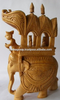 Souvenirs indiens en bois sculpté à la main - Éléphant royal assis dans une palanquin - Sculpture